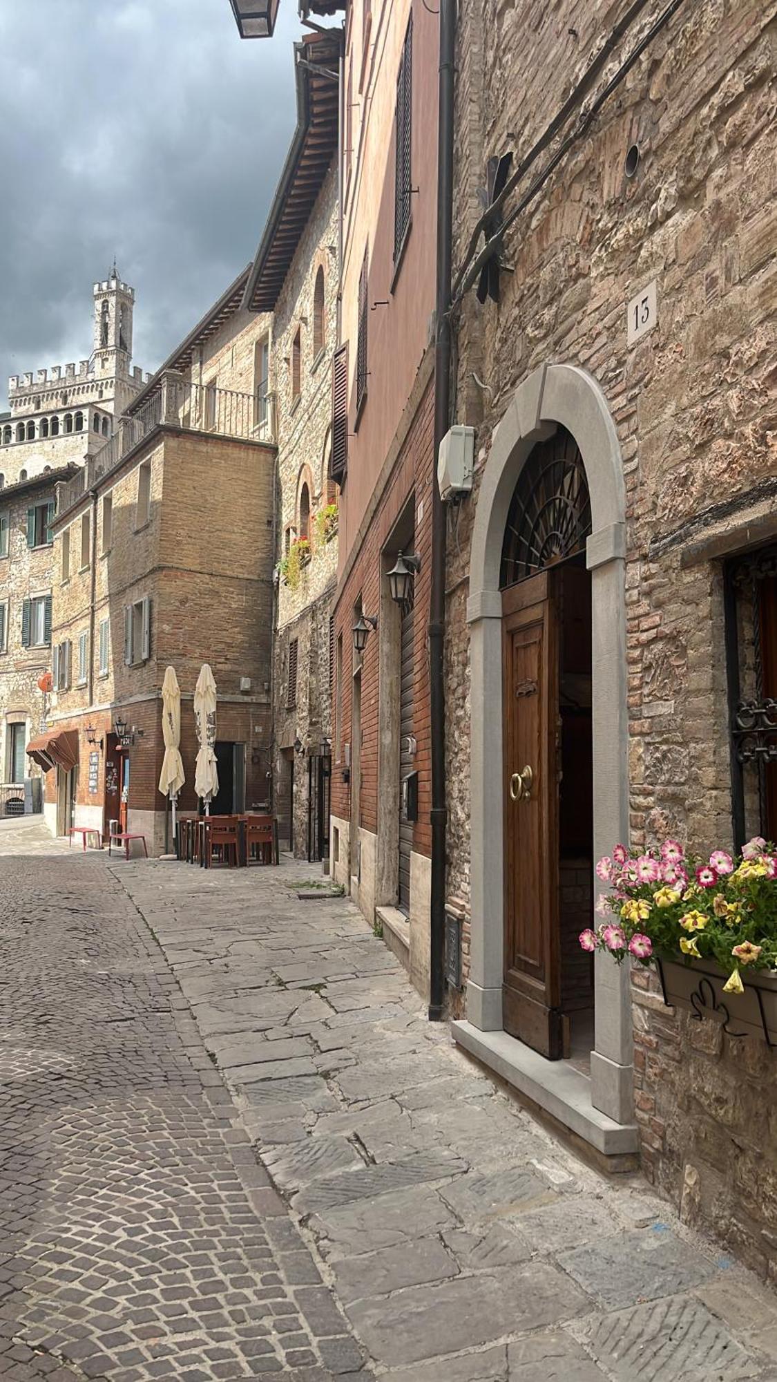L'Inferno Di Dante Bed and Breakfast Gubbio Buitenkant foto